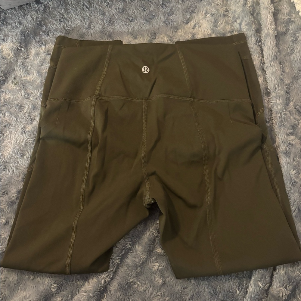 Lululemon Olive Green cropped leggings
